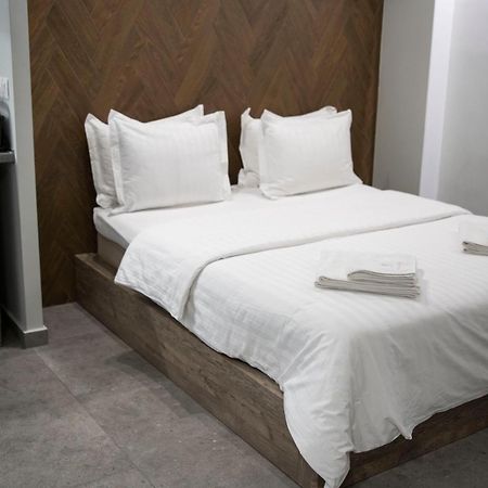 Rooster Suites Atene Esterno foto