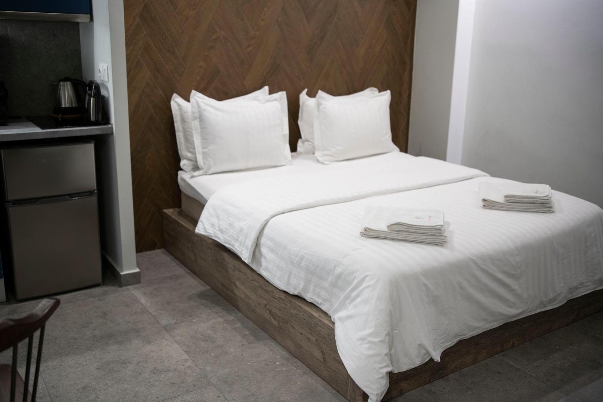 Rooster Suites Atene Esterno foto