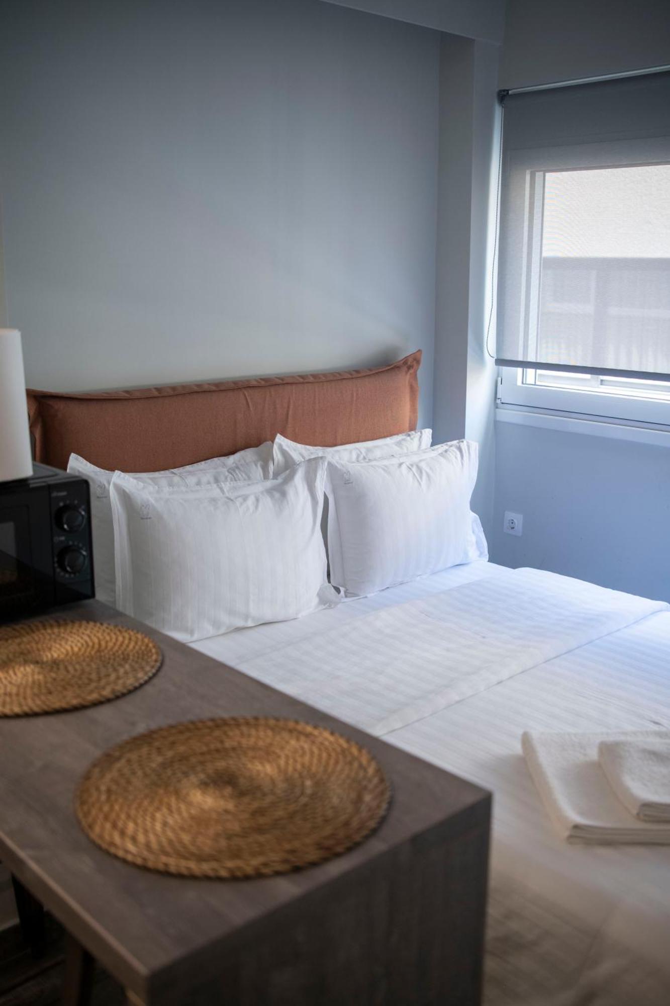Rooster Suites Atene Esterno foto
