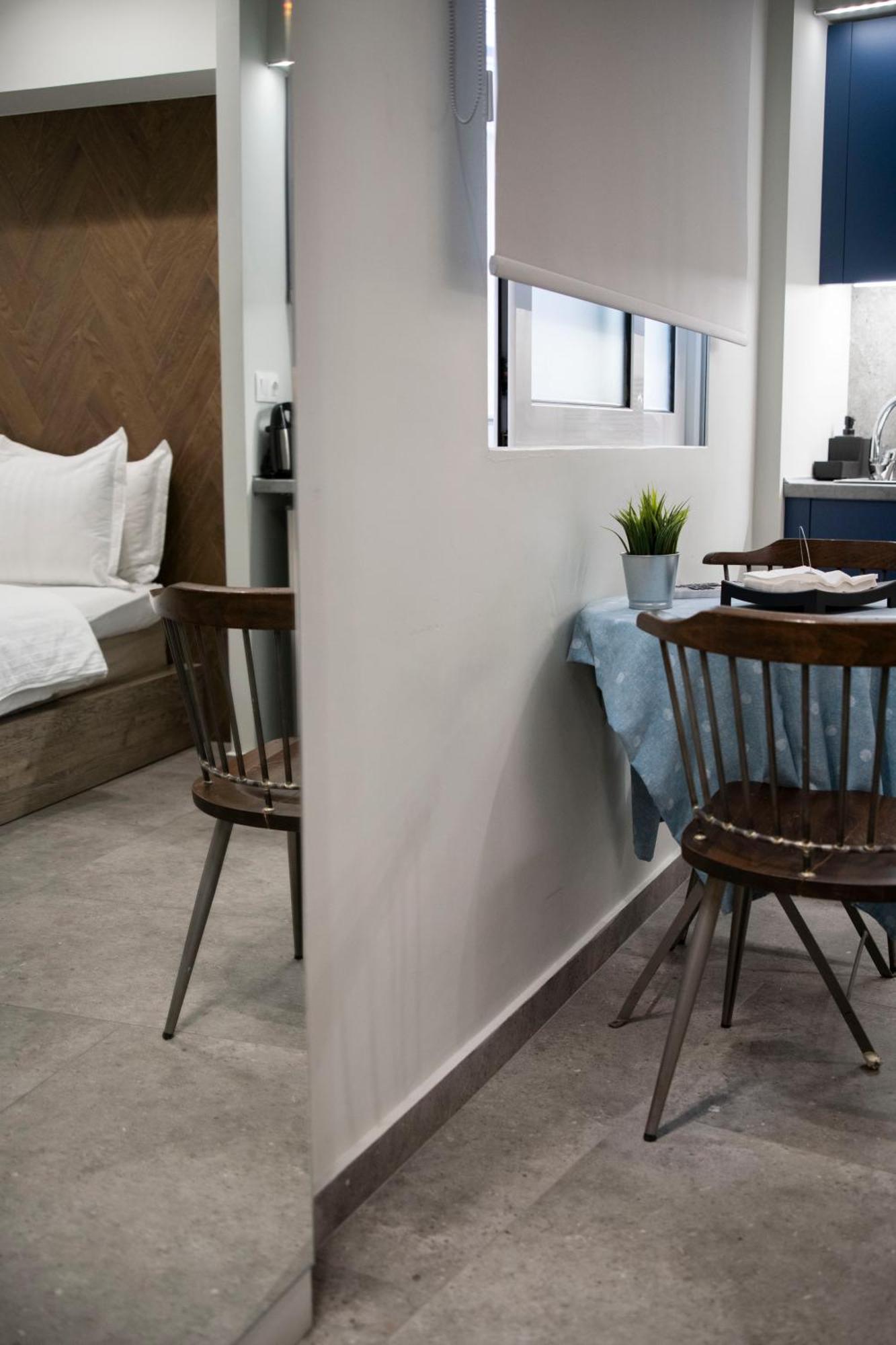 Rooster Suites Atene Esterno foto
