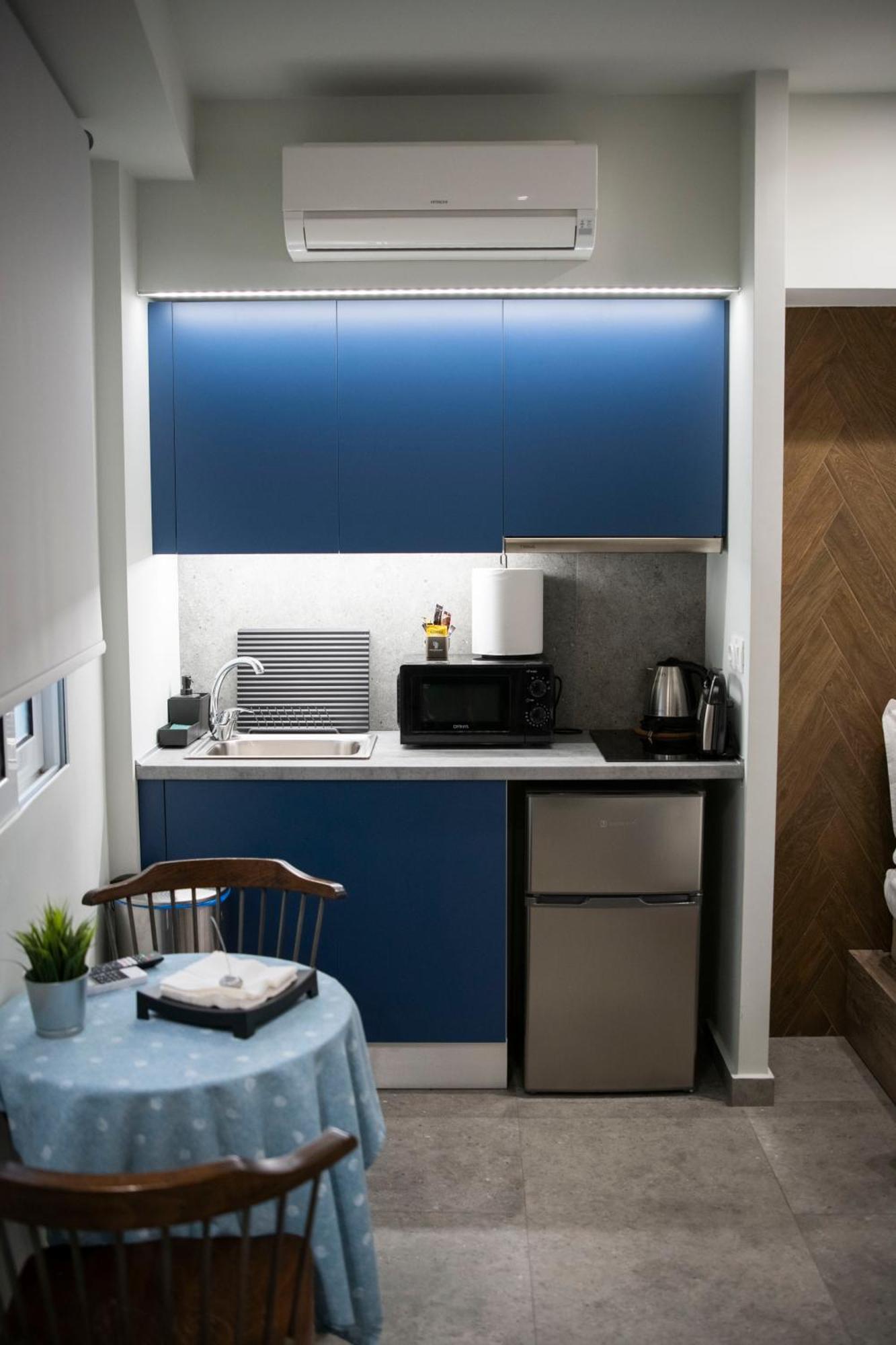Rooster Suites Atene Esterno foto